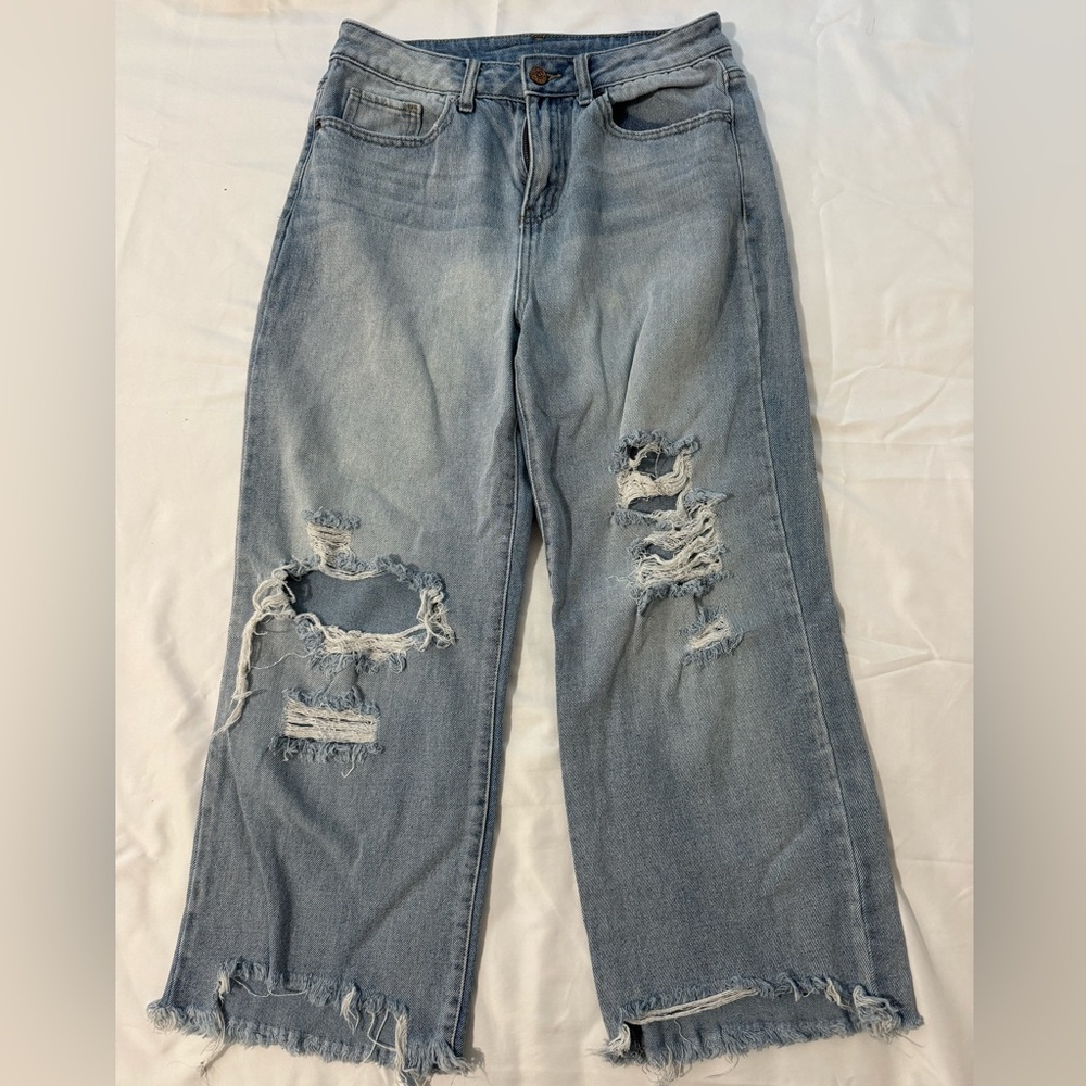 Distressed Boyfriend Jeans in Light Blue